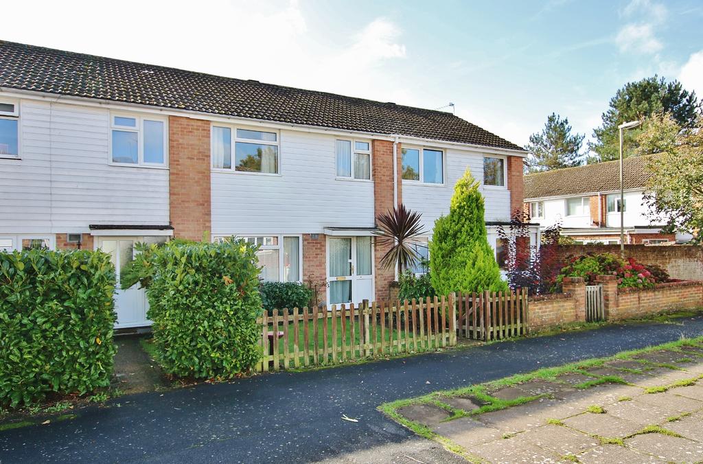 Romsey Pinewood Close UNFURNISHED 3 bed house £1,200 pcm (£277 pw)