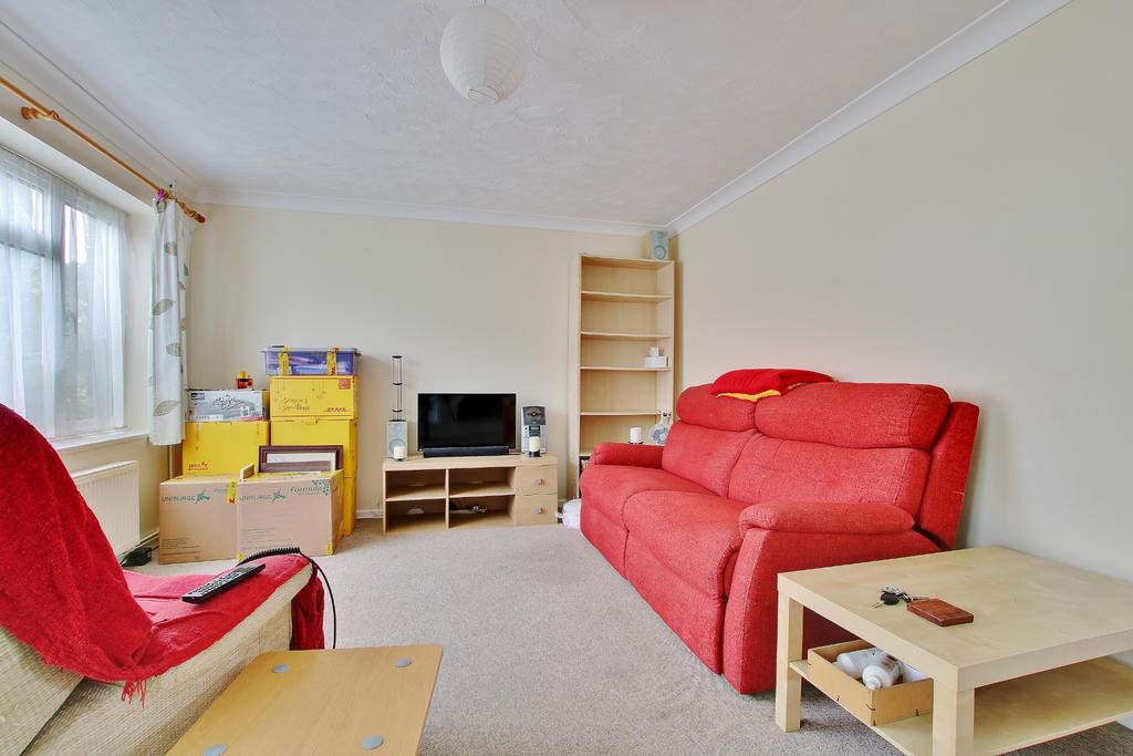 Romsey Pinewood Close UNFURNISHED 3 bed house £1,200 pcm (£277 pw)
