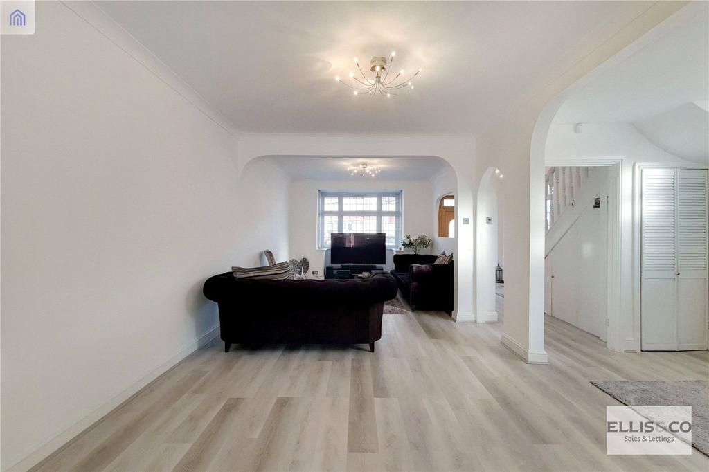 Burns Avenue, Southall, UB1 4 bed end of terrace house £700,000