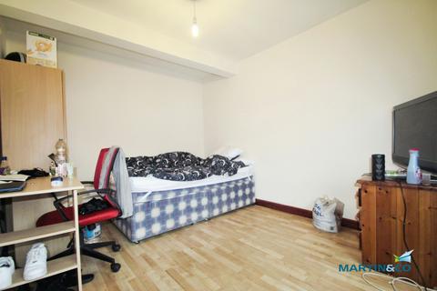 4 bedroom terraced house to rent, Ridgefield Road, Cowley