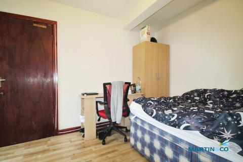 4 bedroom terraced house to rent, Ridgefield Road, Cowley