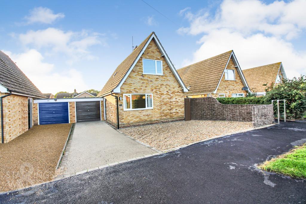 Lockhart Road, Ellingham, Bungay 2 bed chalet £285,000