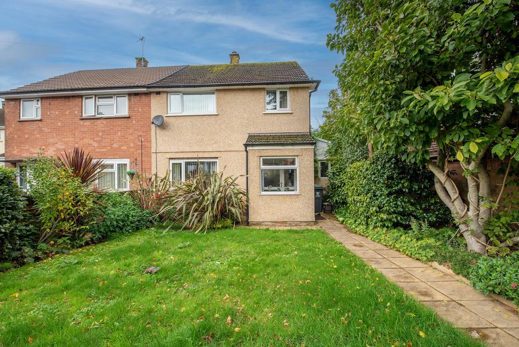 Cheddar Crescent, Llanrumney... 3 bed semidetached house £235,000