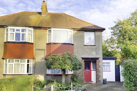 11 Elm Close, Warlingham, CR6 9NH