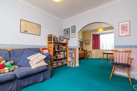 11 Elm Close, Warlingham, CR6 9NH