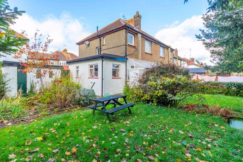 Elm Close, Warlingham 3 bed semidetached house £500,000