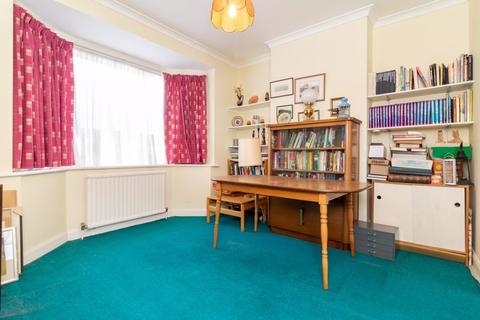 11 Elm Close, Warlingham, CR6 9NH