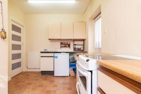 11 Elm Close, Warlingham, CR6 9NH