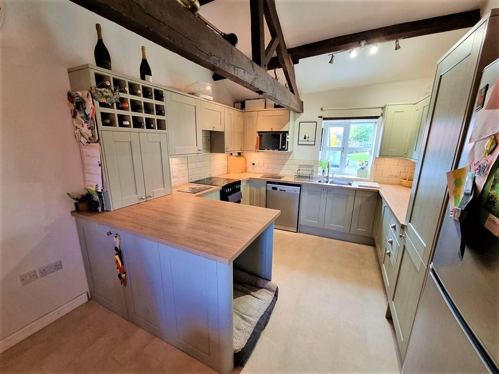 Malvern View, Easthampton, Shobdon, Herefordshire, HR6 9NZ 3 bed end of