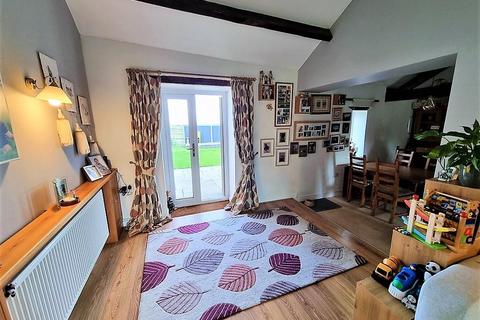 3 bedroom end of terrace house for sale, Malvern View, Easthampton, Shobdon, Herefordshire, HR6 9NZ