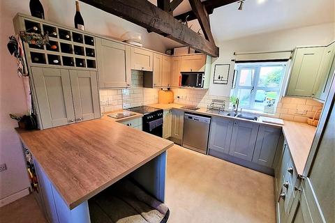 3 bedroom end of terrace house for sale, Malvern View, Easthampton, Shobdon, Herefordshire, HR6 9NZ