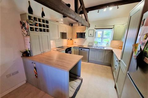 3 bedroom barn conversion for sale, Malvern View, Easthampton, Shobdon, Herefordshire, HR6 9NZ