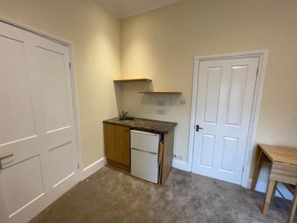 Southside, WestonsuperMare, North... Studio £650 pcm (£150 pw)