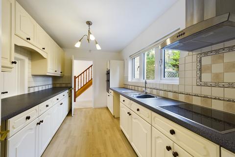 4 bedroom detached house to rent, Woodlands Drive, Skipton, BD23