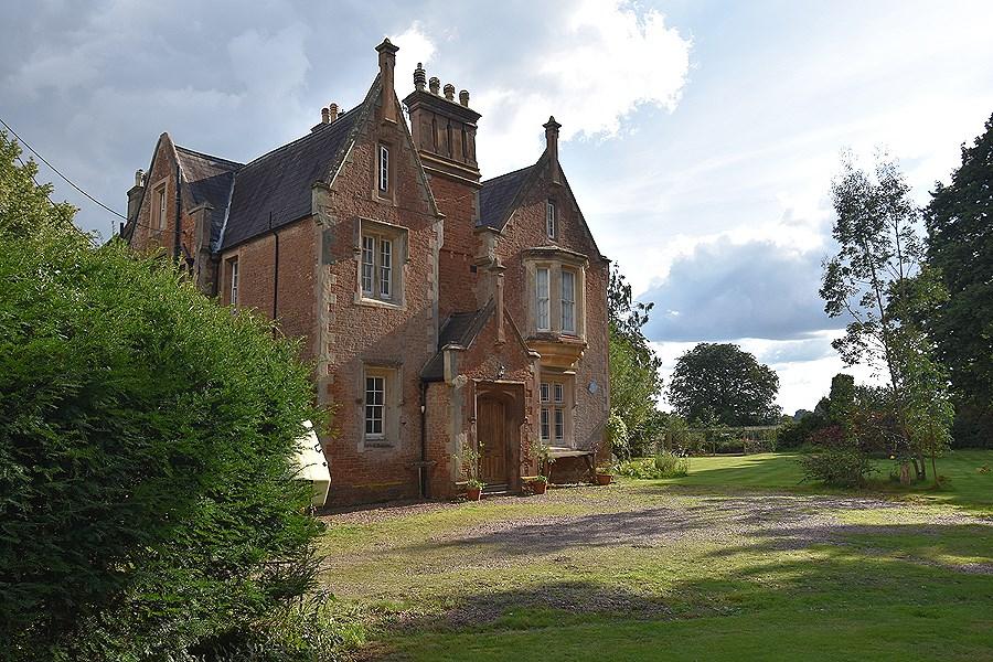 Broadclyst, Exeter, EX5 5 bed semidetached house for sale £760,000