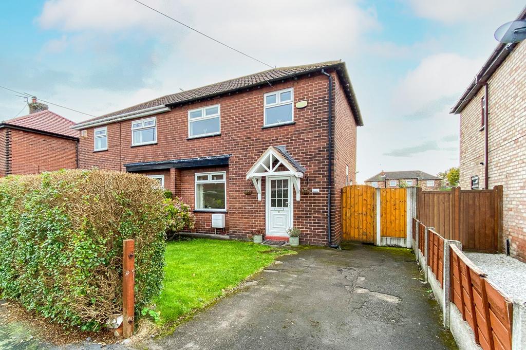 Kingsway, Bredbury, Stockport, SK6 3 bed semidetached house £210,000
