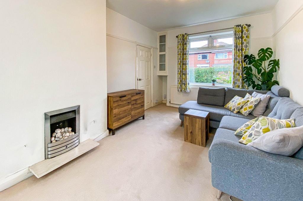 Kingsway, Bredbury, Stockport, SK6 3 bed semidetached house £210,000