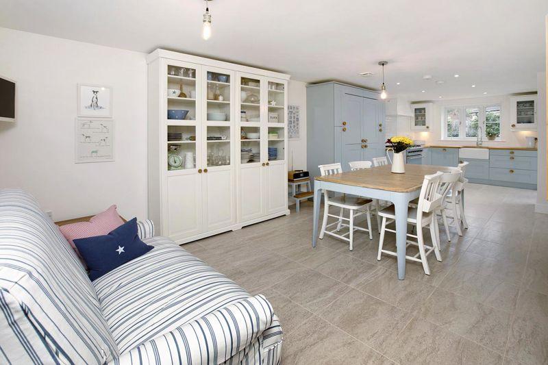 Hillcrest Gardens, Exmouth 3 bed detached house £525,000