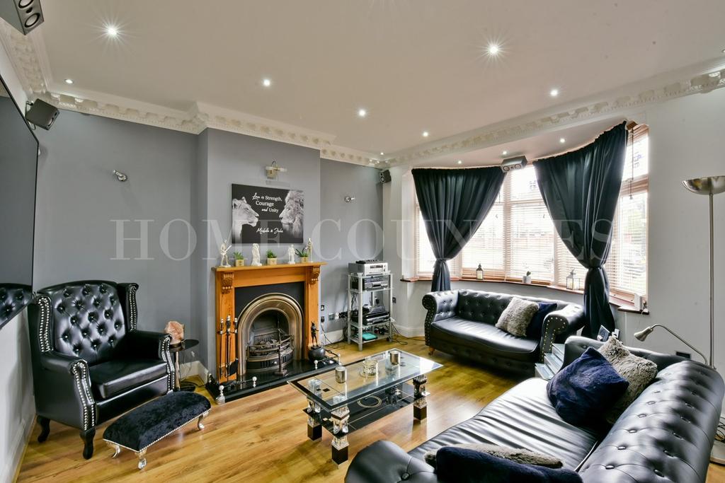 Hill Rise, Potters Bar, EN6 4 bed semidetached house £695,000