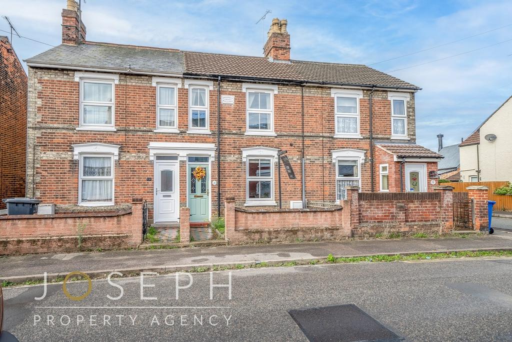 Levington Road, Ipswich, IP3 2 bed terraced house £230,000