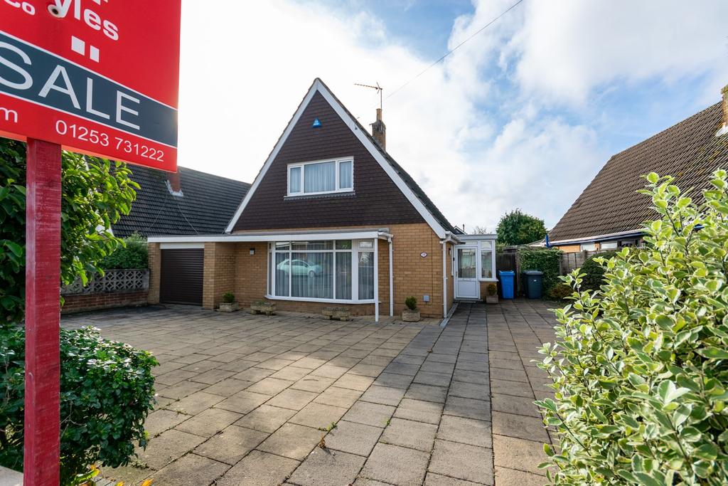Edwinstowe Road, Lytham St Annes, FY8 3 bed detached bungalow £239,950
