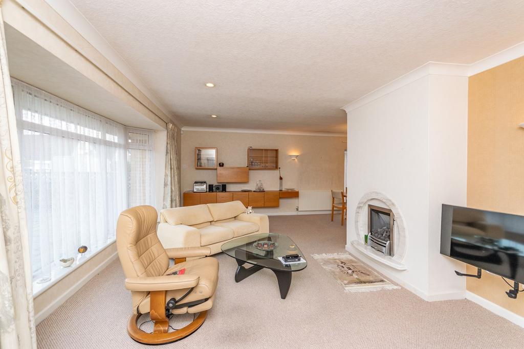 Edwinstowe Road, Lytham St Annes, FY8 3 bed detached bungalow £239,950
