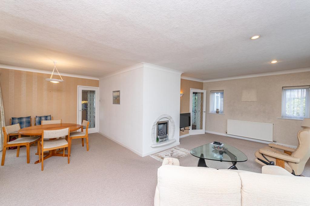 Edwinstowe Road, Lytham St Annes, FY8 3 bed detached bungalow £239,950
