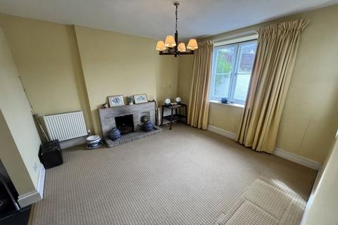 3 bedroom detached house for sale - New Road, Crickhowell, NP8