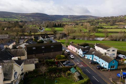 3 bedroom detached house for sale, New Road, Crickhowell, NP8