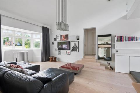 136 Cuffley Hill, Goffs Oak, Waltham Cross, EN7 5EY