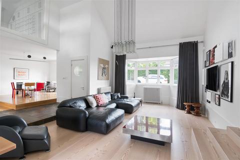 136 Cuffley Hill, Goffs Oak, Waltham Cross, EN7 5EY