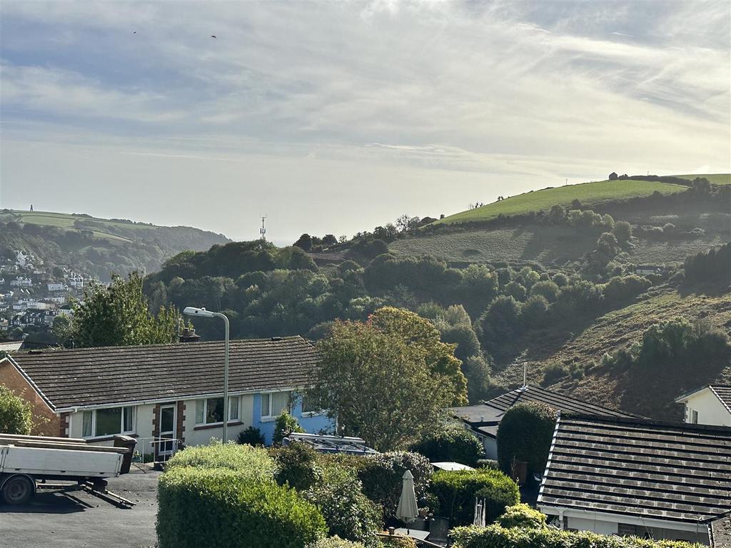 Churchfields, Dartmouth 2 bed terraced house £995 pcm (£230 pw)