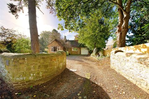 5 bedroom detached house for sale - The Green, Wootton, Northampton, Northamptonshire, NN4