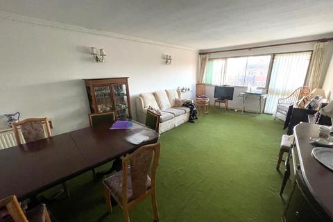 2 bedroom flat to rent, Hale Lane, Edgware, HA8