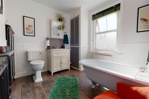 34 West Bay Terrace Chiswell, Portland, DT5 1AN