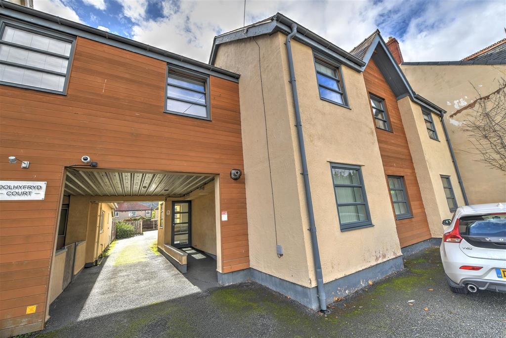 Rhuddlan Road, Abergele, LL22 2 bed apartment £750 pcm (£173 pw)