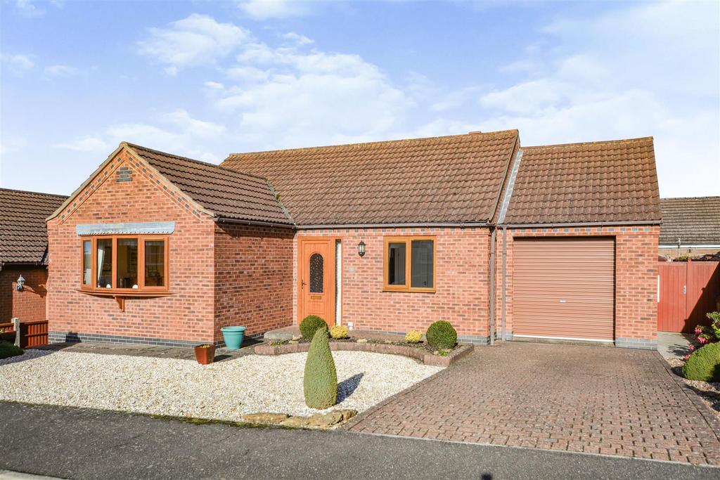 Elizabeth Close, Scotter, Gainsborough 2 bed detached bungalow £265,000
