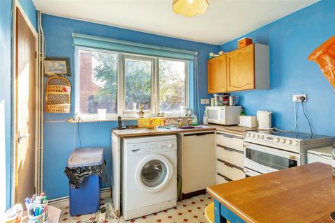16 Allington Avenue, Nottingham, NG7 1JX