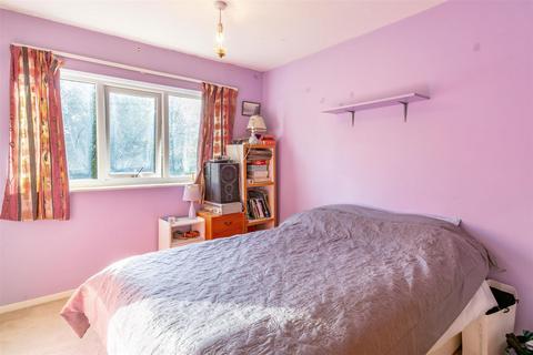 16 Allington Avenue, Nottingham, NG7 1JX