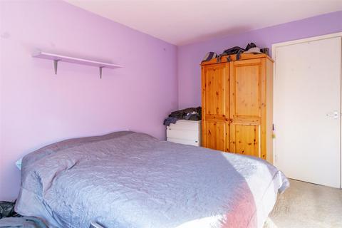16 Allington Avenue, Nottingham, NG7 1JX