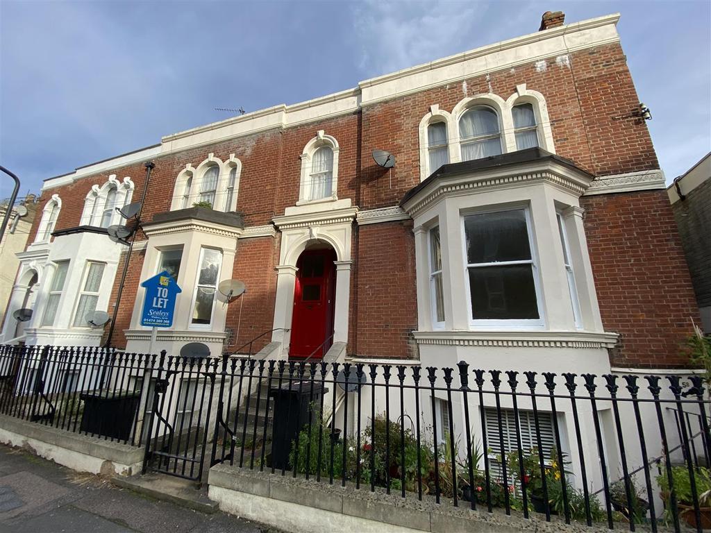 Cobham Street, Gravesend 2 bed flat £875 pcm (£202 pw)