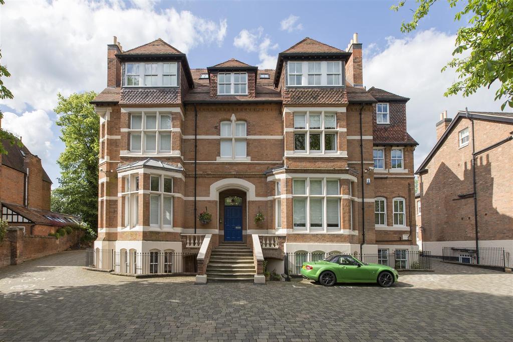 Warwick New Road, Leamington Spa 2 bed flat £1,300 pcm (£300 pw)