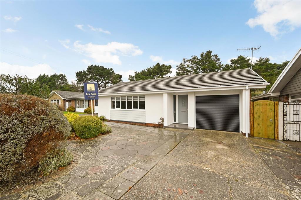 Golf Links Road, Felpham 3 bed detached bungalow for sale £575,000