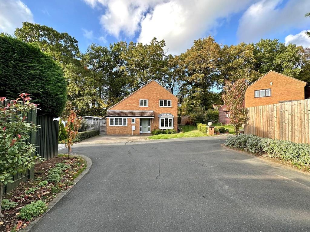 Tall Trees Close West Hunsbury 3 Bed Detached House £385 000