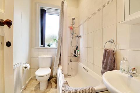 Flat 2, Redlands Billams Hill, Otley, LS21 2DZ