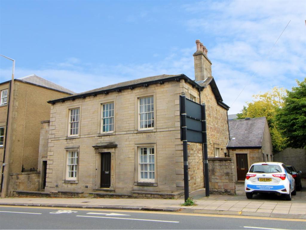 2 Thurnham Street, Lancaster 4 bed private hall £1,907 pcm (£440 pw)