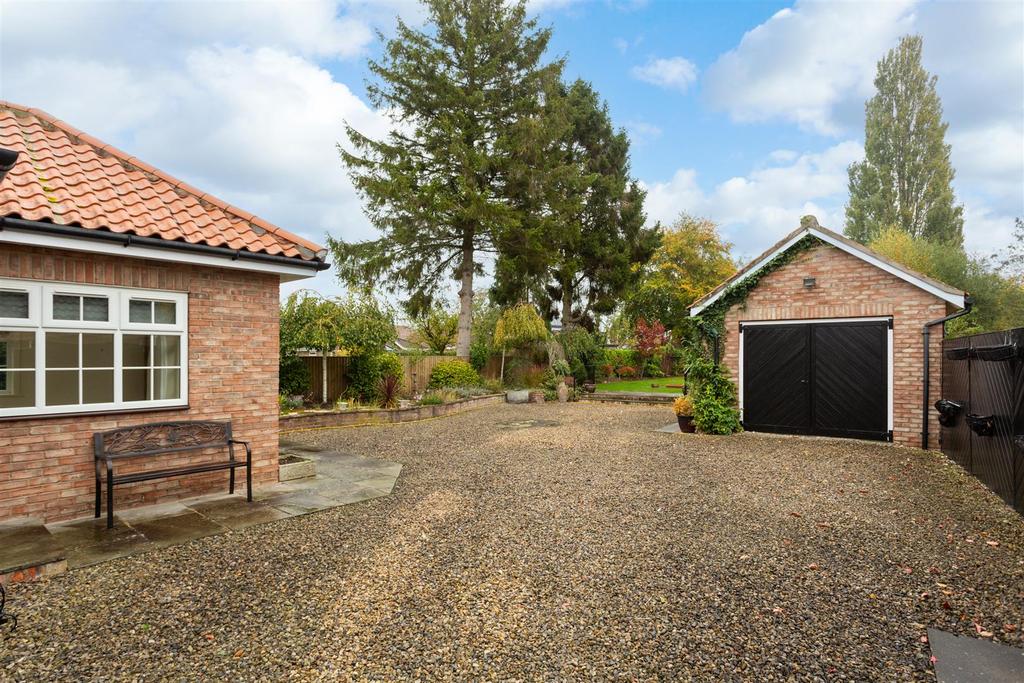 York Road, Haxby, York 4 bed detached house £750,000