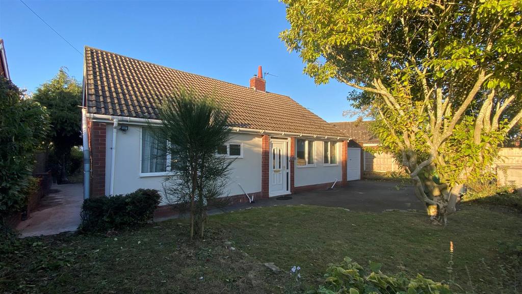 Parrs Lane, Bayston Hill, Shrewsbury 4 bed detached bungalow for sale