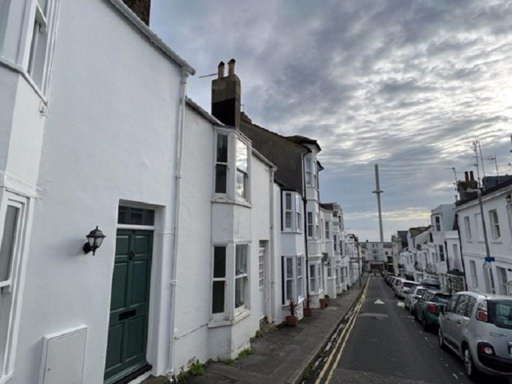Dean Street, Brighton, BN1 3EG. 3 bed house £2,100 pcm (£485 pw)