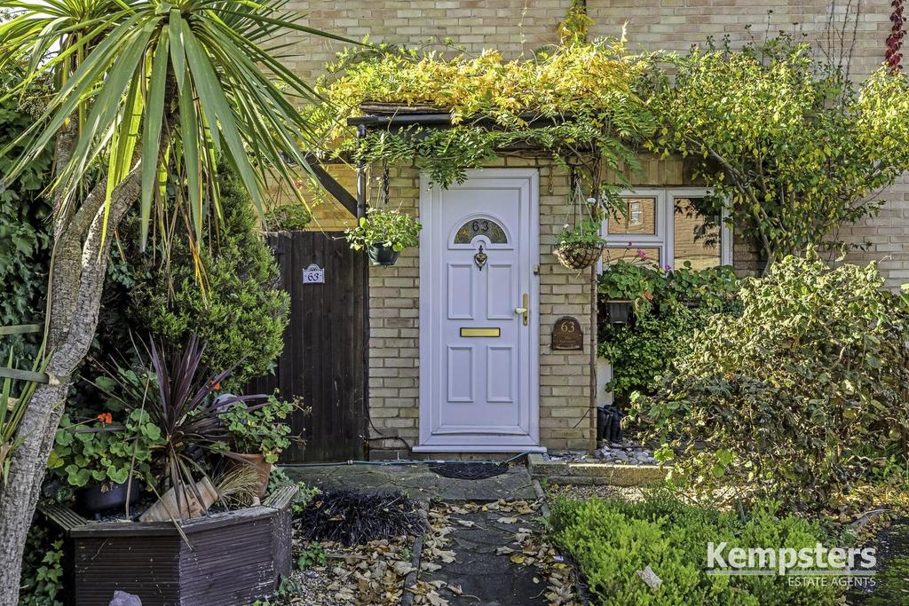 Curling Lane, Badgers Dene, Grays 1 bed end of terrace house £250,000